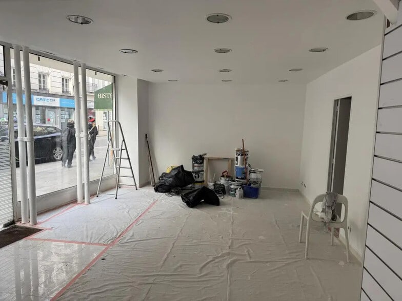 Retail in Paris for lease - Building Photo - Image 3 of 8