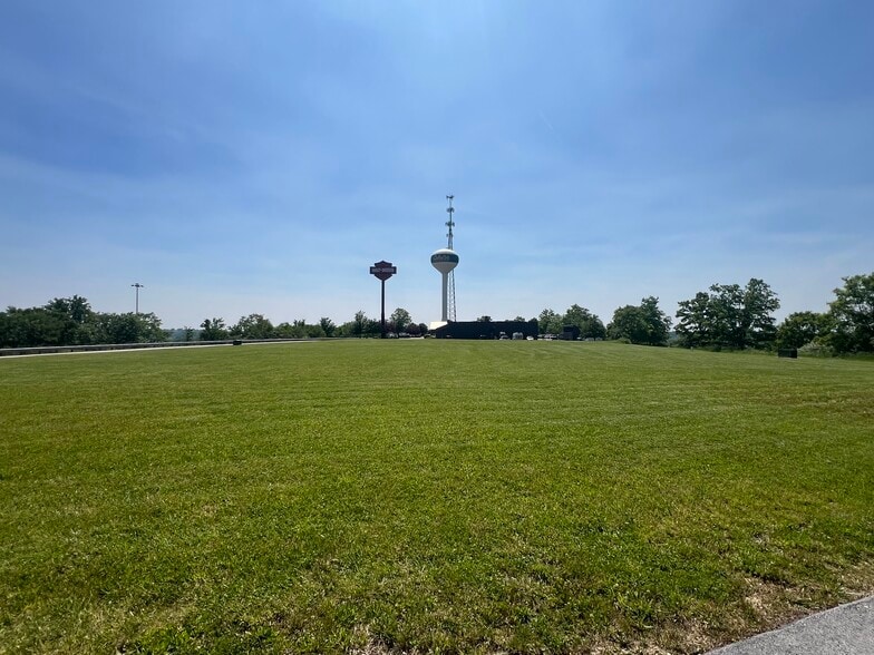 000 Fort Henry Rd, Triadelphia, WV for sale - Primary Photo - Image 1 of 45