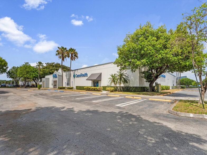 3301 NW 107th Ave, Miami, FL for lease - Building Photo - Image 1 of 36