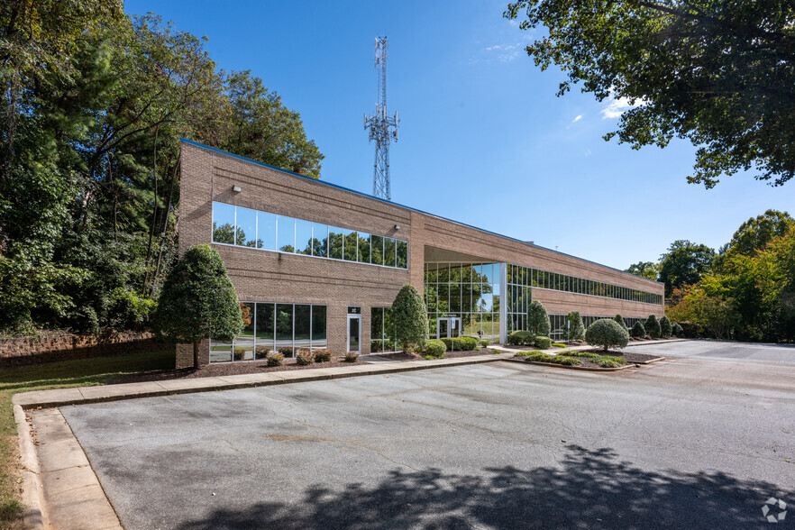 2 Pai Park, Greensboro, NC for sale - Building Photo - Image 1 of 35