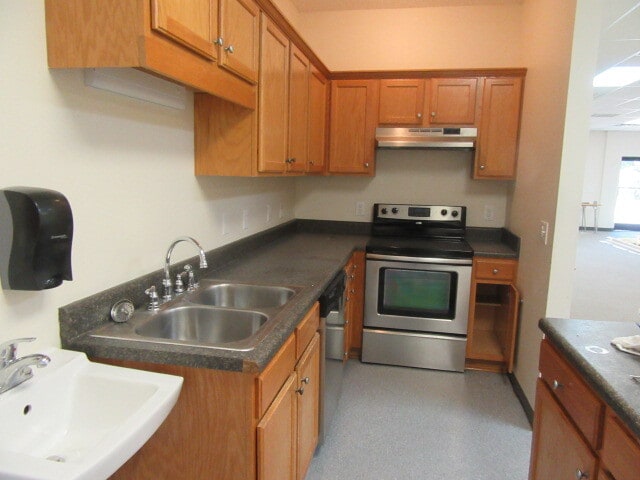 214 McIver St, Sanford, NC for lease - Building Photo - Image 3 of 8