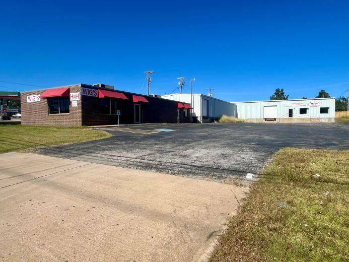 4429 NW 10th St (Retail and Industrial) portfolio of 2 properties for sale on LoopNet.com - Building Photo - Image 1 of 10