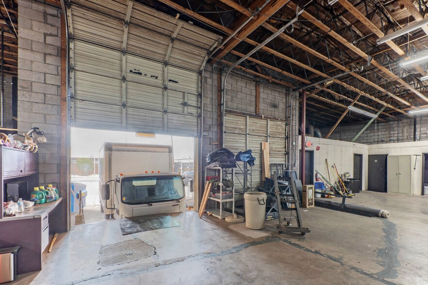 2319 W Holly St, Phoenix, AZ for sale - Building Photo - Image 3 of 8