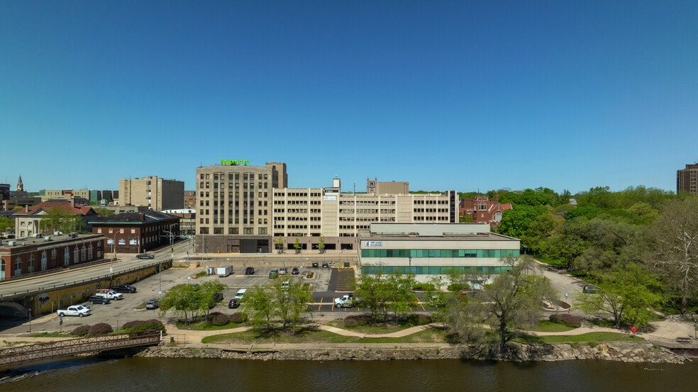 100 Park Ave, Rockford, IL for lease - Building Photo - Image 3 of 9