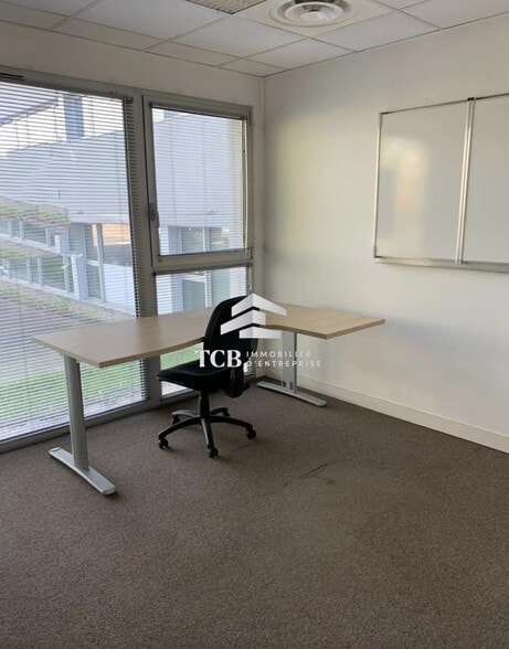 Office in La Chapelle-sur-Erdre for lease - Interior Photo - Image 2 of 6