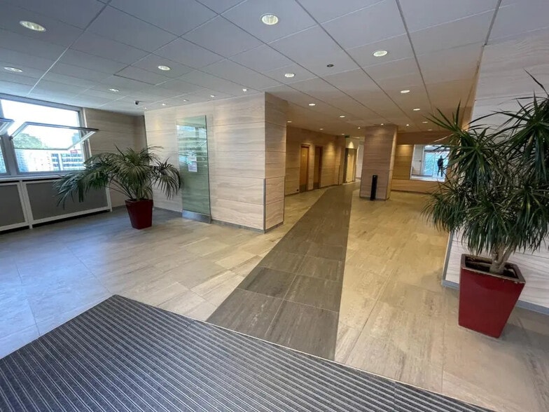 1 Place Du Sud, Puteaux for sale - Building Photo - Image 3 of 12