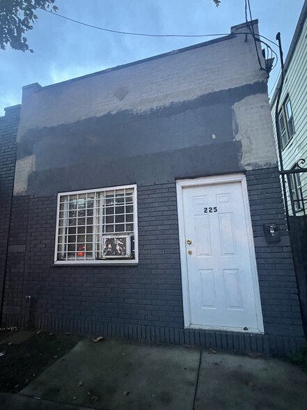 225-227 Jefferson St, Newark, NJ for sale - Primary Photo - Image 1 of 1