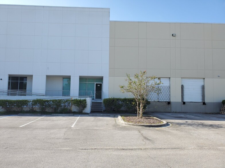 1700 35th St, Orlando, FL for lease - Building Photo - Image 2 of 139