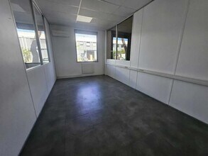 Industrial in Vitrolles for lease Interior Photo- Image 2 of 4