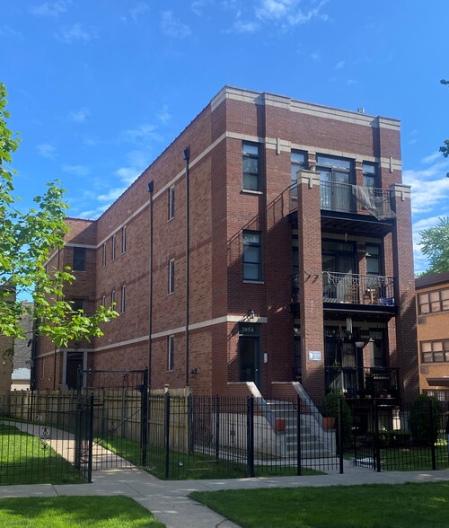 2054 W Chase Ave, Chicago, IL for sale - Primary Photo - Image 1 of 1