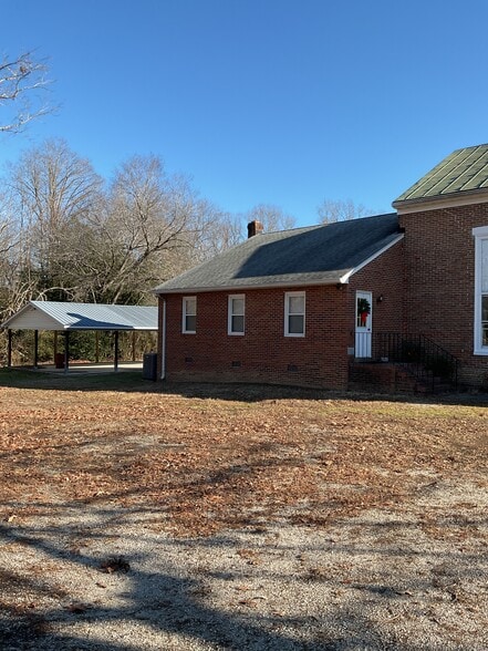 21075 Frog Level Rd, Ruther Glen, VA for sale - Building Photo - Image 2 of 12