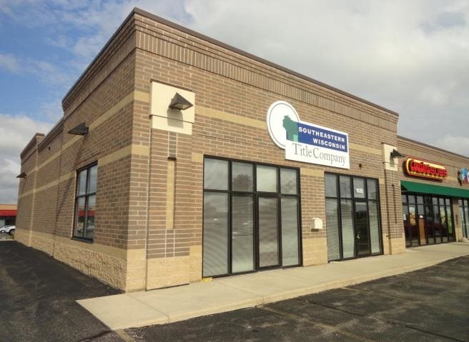 1040 N Wisconsin St, Elkhorn, WI for sale - Building Photo - Image 1 of 1