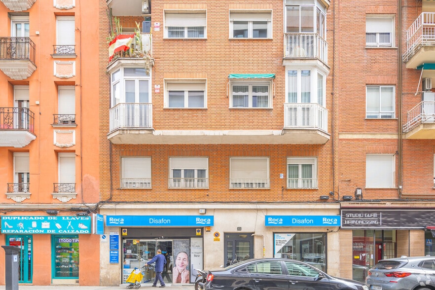 Retail in Madrid, Madrid for lease - Building Photo - Image 2 of 2