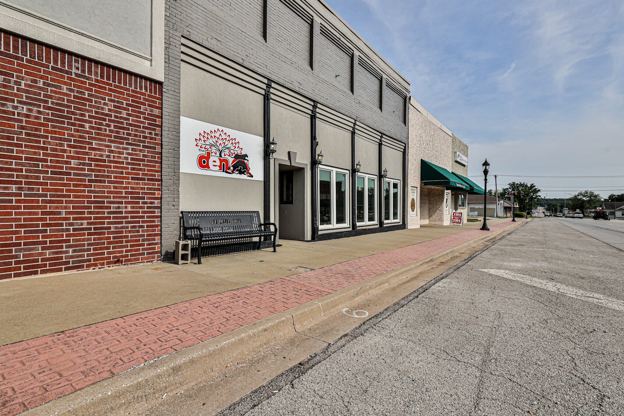 1207 S Broadway, Oak Grove, MO 64075