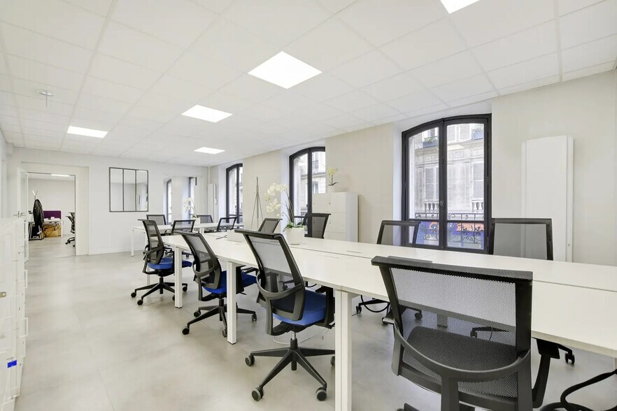 Office in Paris for sale - Interior Photo - Image 1 of 8