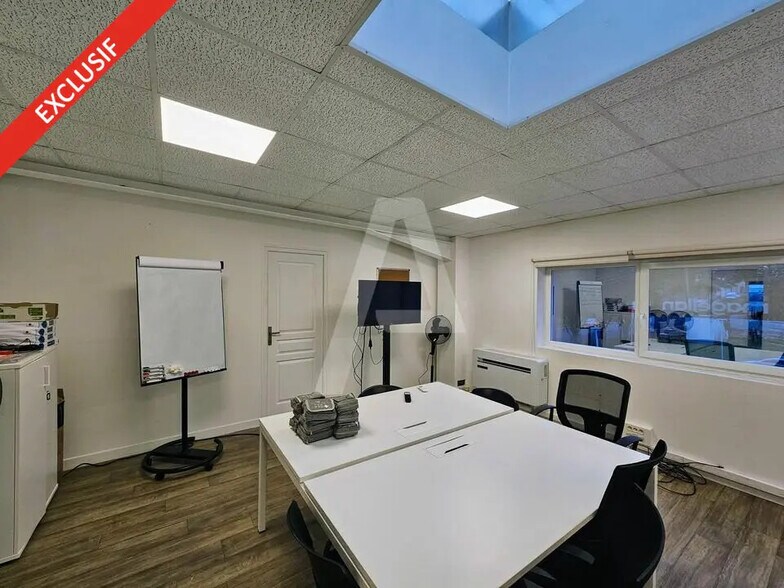 Flex in Champlan for lease - Interior Photo - Image 3 of 6