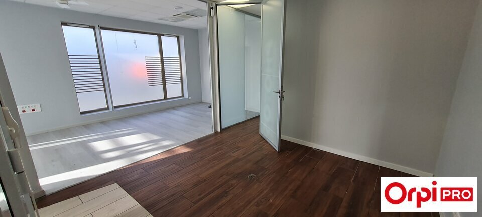 Retail in Saint-Brieuc for lease - Building Photo - Image 2 of 12