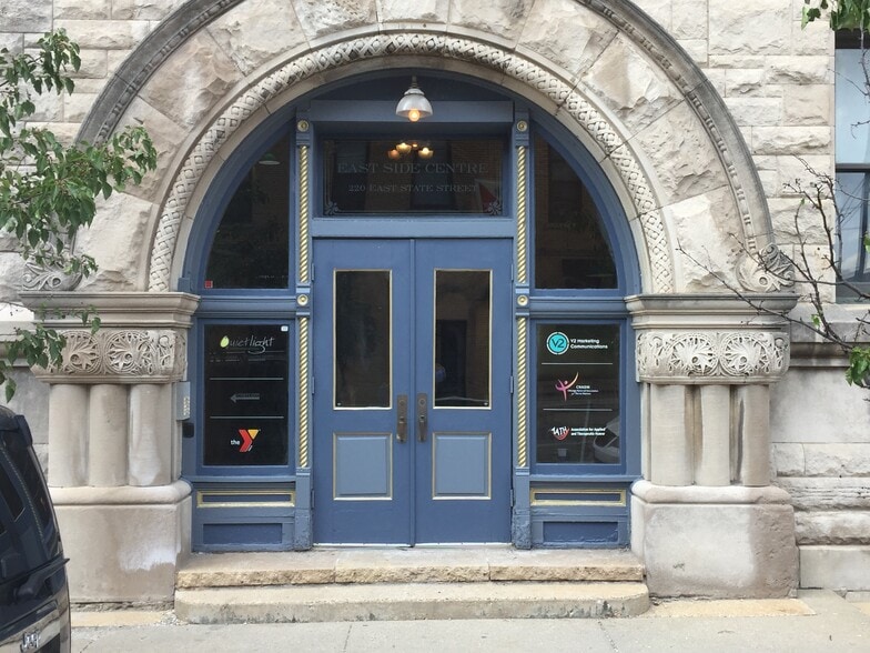 220 E State St, Rockford, IL for lease - Building Photo - Image 2 of 9