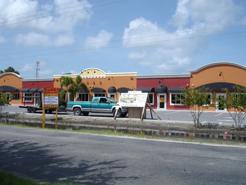 5952-6012 Clark Center Ave, Sarasota, FL for lease - Building Photo - Image 2 of 20