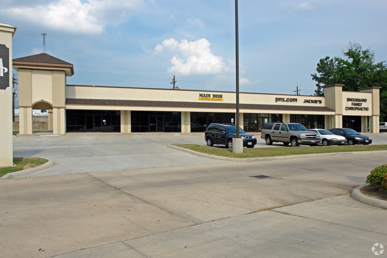 6755 Phelan Blvd, Beaumont, TX 77706 Madison Plaza