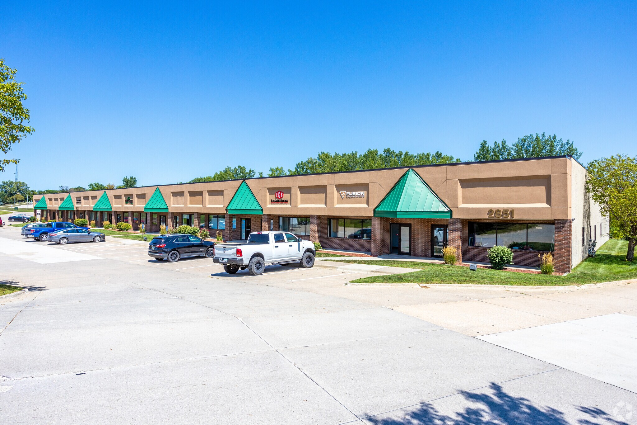 2845-2867 104th St, Urbandale, IA for sale Building Photo- Image 1 of 1