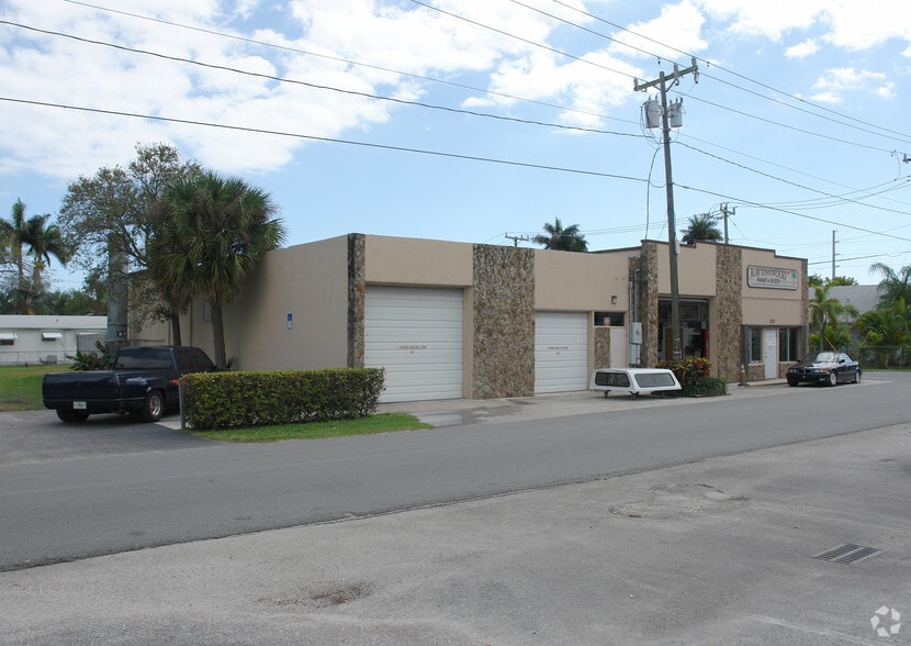 121 SE 1st Ave, Dania Beach, FL for lease - Primary Photo - Image 1 of 46