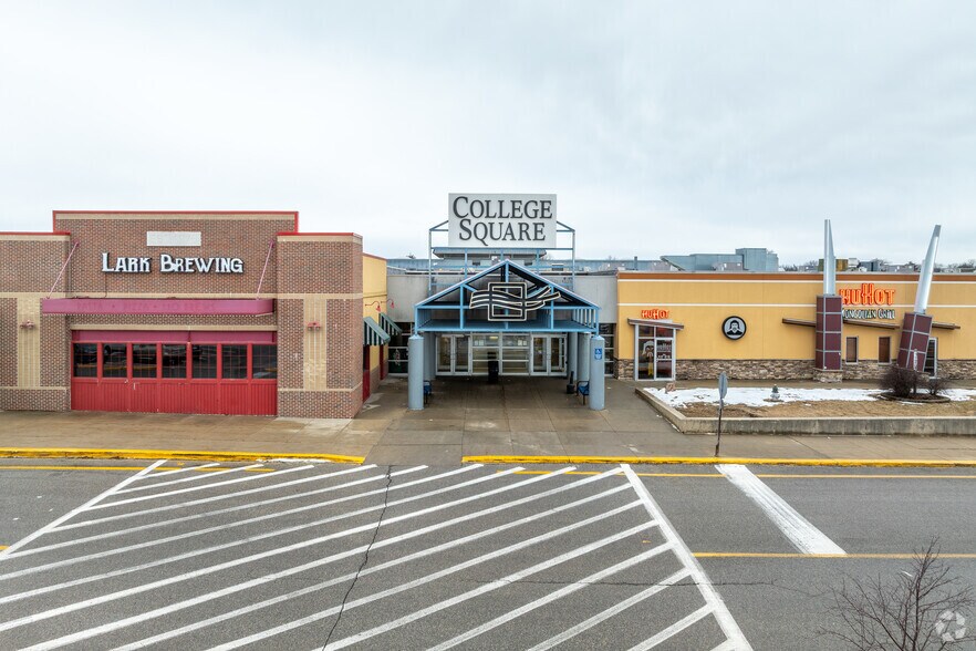 6301 University Ave, Cedar Falls, IA for sale - Primary Photo - Image 1 of 1