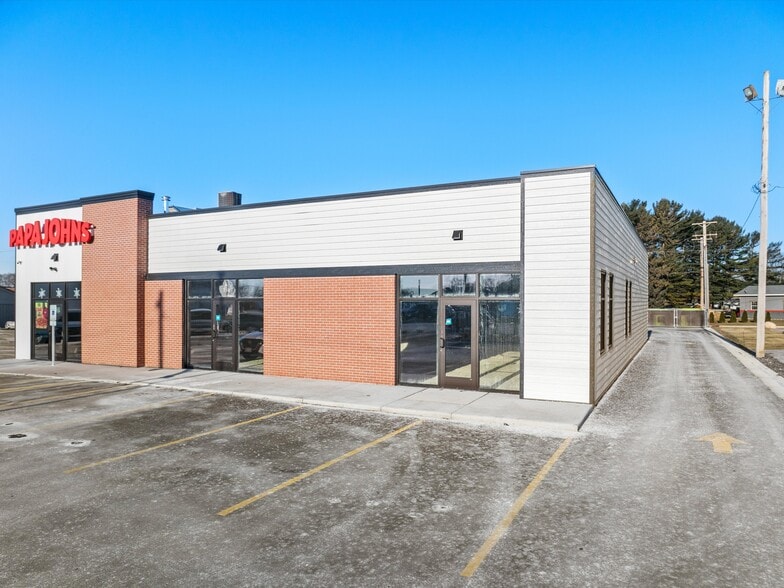 3810 Calumet Ave, Manitowoc, WI for lease - Building Photo - Image 2 of 9