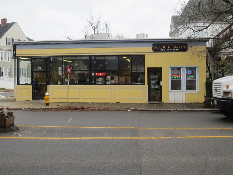 712 Pleasant St, Worcester, MA for sale - Primary Photo - Image 1 of 1