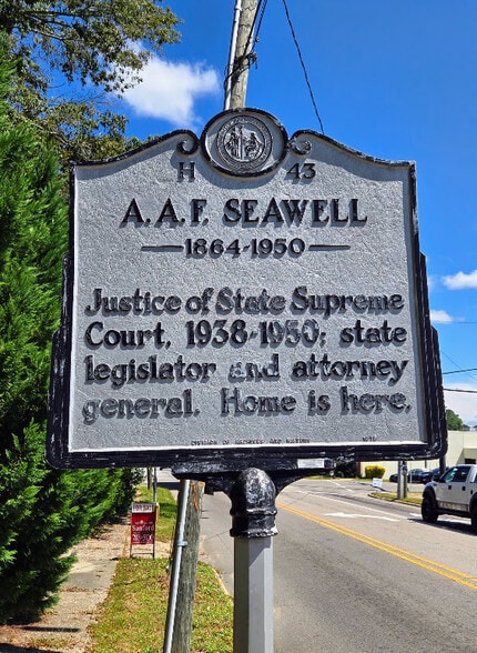 202 W Main St, Sanford, NC for sale - Building Photo - Image 3 of 62