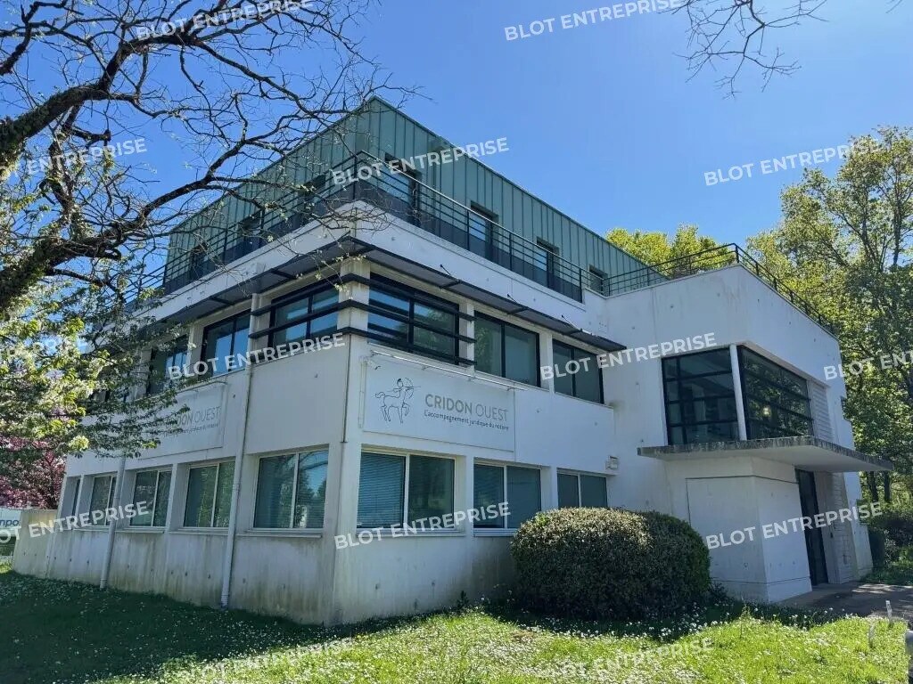 Vente Bureaux 740 m² - Photo 1
