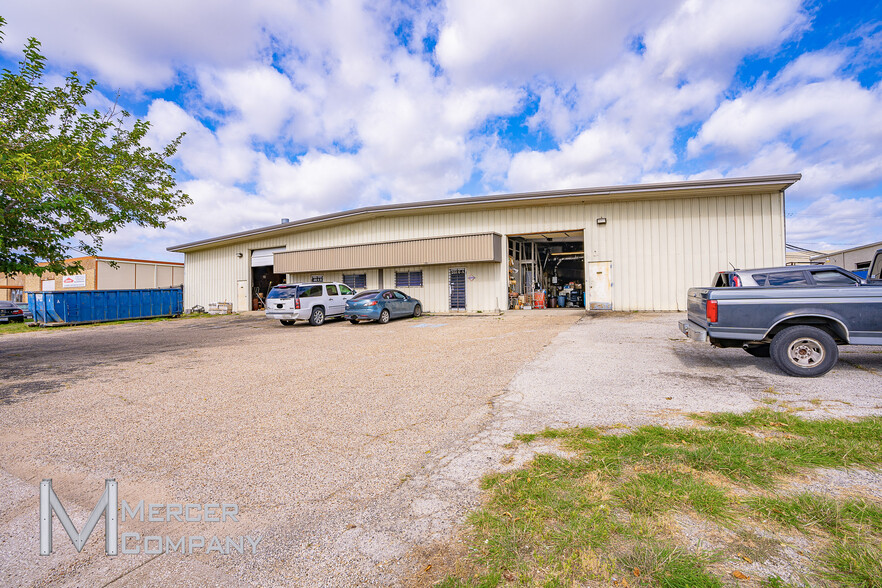 2606 Aviation Pky, Grand Prairie, TX 75052 - Industrial for Sale | LoopNet