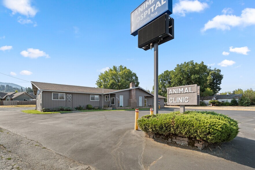 1777 Williams Hwy, Grants Pass, OR for sale - Building Photo - Image 3 of 3