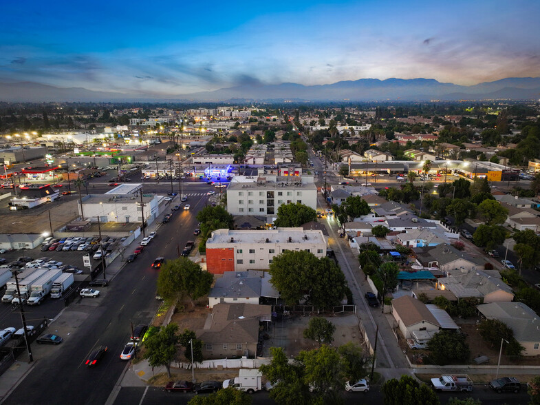 8218 Sepulveda Pl, Panorama City, CA for sale - Building Photo - Image 2 of 9