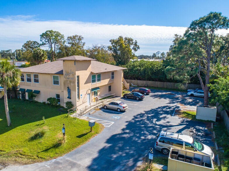 1410 Magellan Dr, Sarasota, FL 34243