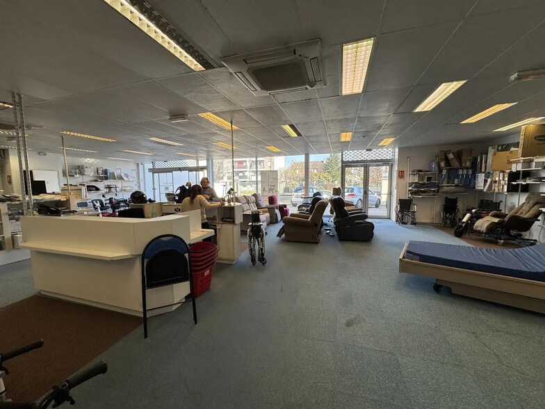 Flex in Argenteuil for lease - Building Photo - Image 2 of 22