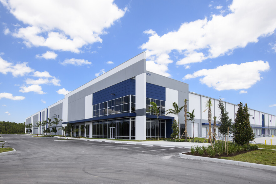 15500 Venture Way, Jupiter, FL for lease - Building Photo - Image 1 of 11