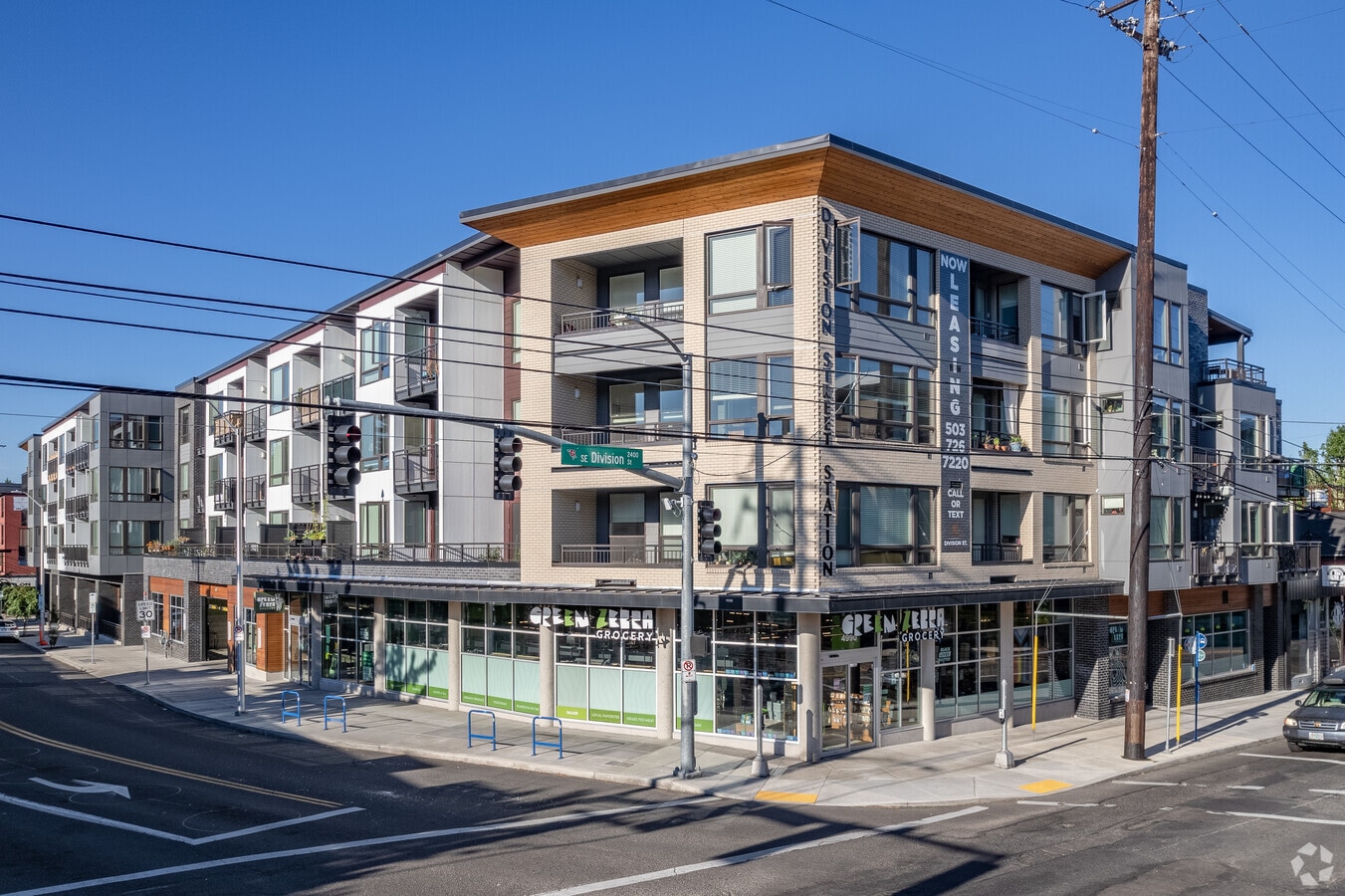 4990 SE Division St, Portland, OR 97206 Division Street Station