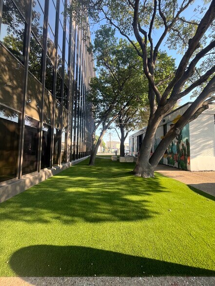 13740 Midway Rd, Farmers Branch, TX for lease - Building Photo - Image 3 of 9