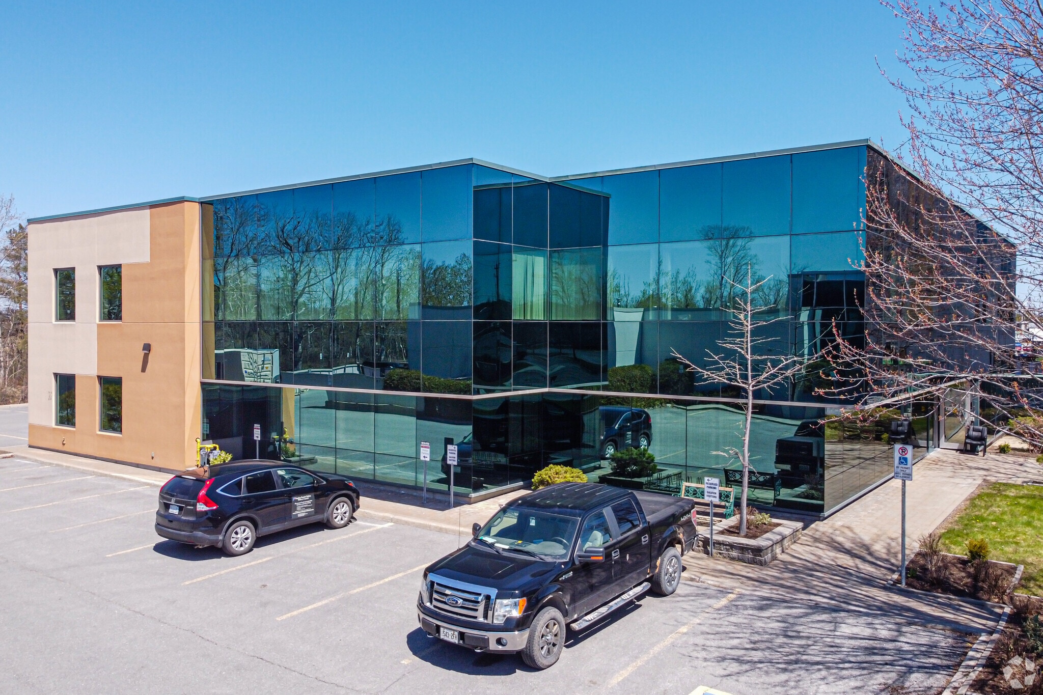 15 Fitzgerald Rd, Ottawa, ON for sale Primary Photo- Image 1 of 1