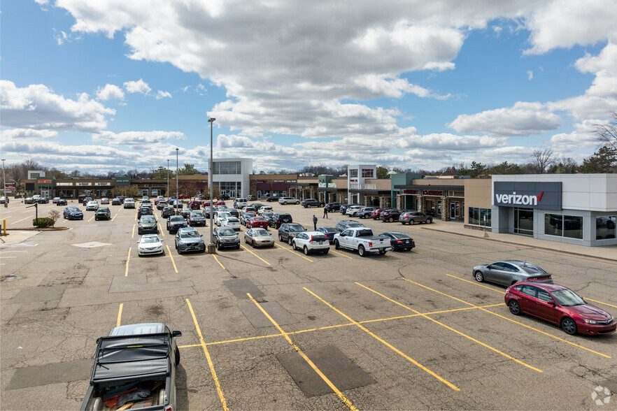 5015-5063 W Main St, Kalamazoo, MI for sale - Primary Photo - Image 1 of 1