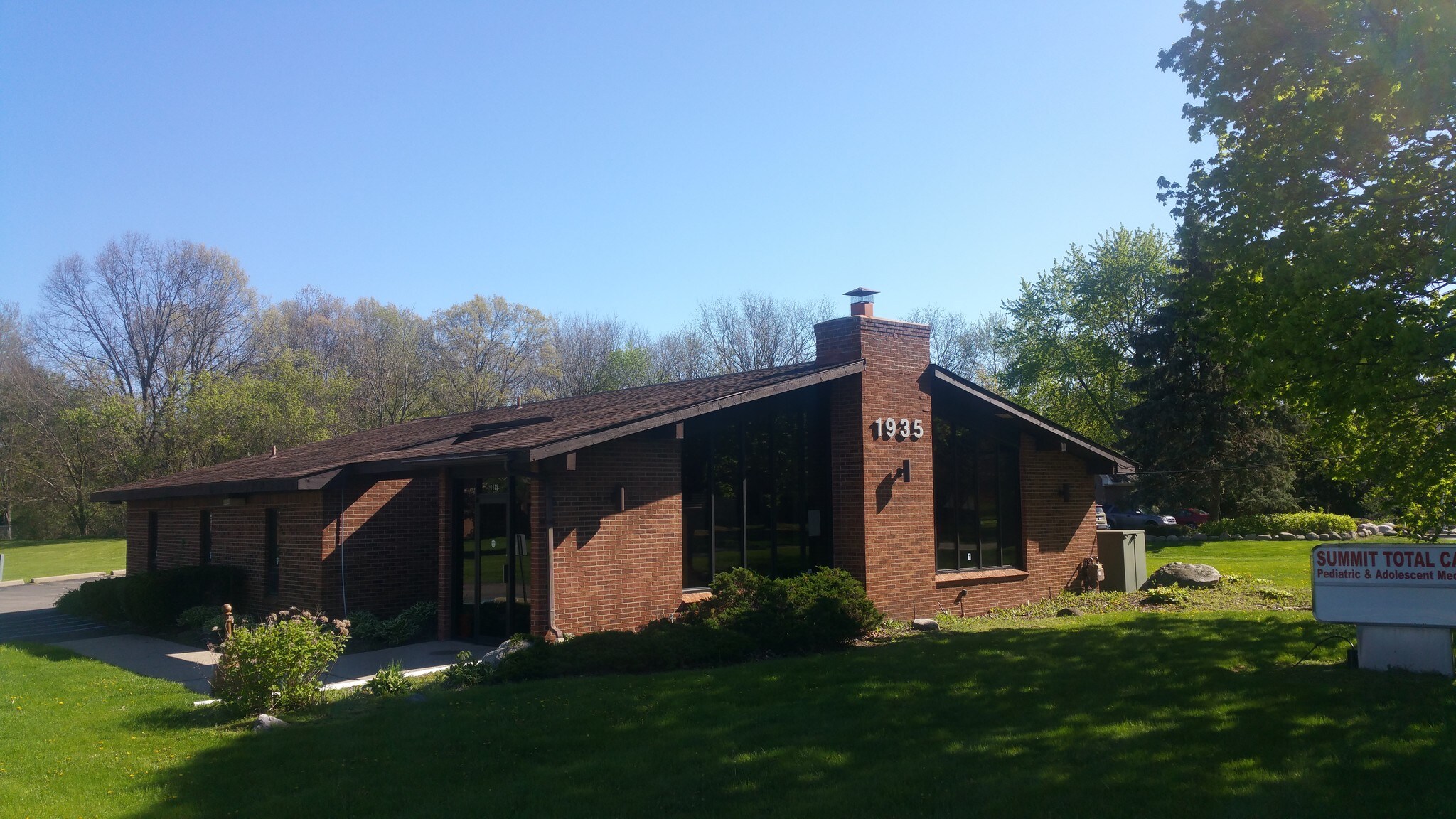 1935 N PontiacTrail, Walled Lake, MI for sale Primary Photo- Image 1 of 1