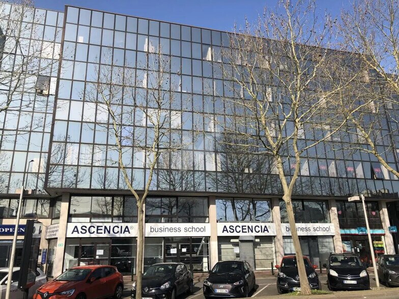 Retail in Évry-Courcouronnes for lease - Building Photo - Image 3 of 11