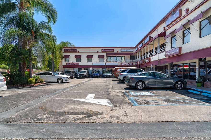 23942-23945 Lyons Ave, Santa Clarita, CA for sale - Building Photo - Image 3 of 22