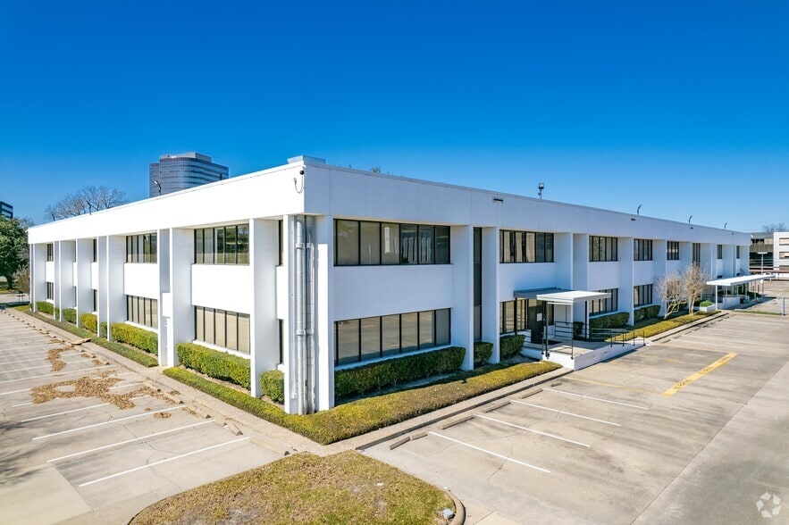 16650 Greenbriar Plaza Dr, Houston, TX for lease - Building Photo - Image 1 of 5