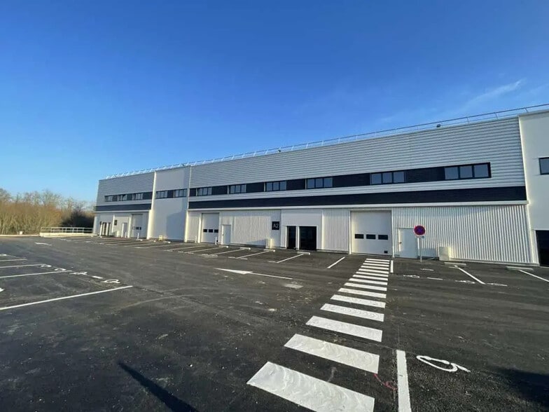 Flex in Saint-Aignan-Grandlieu for lease - Building Photo - Image 2 of 7