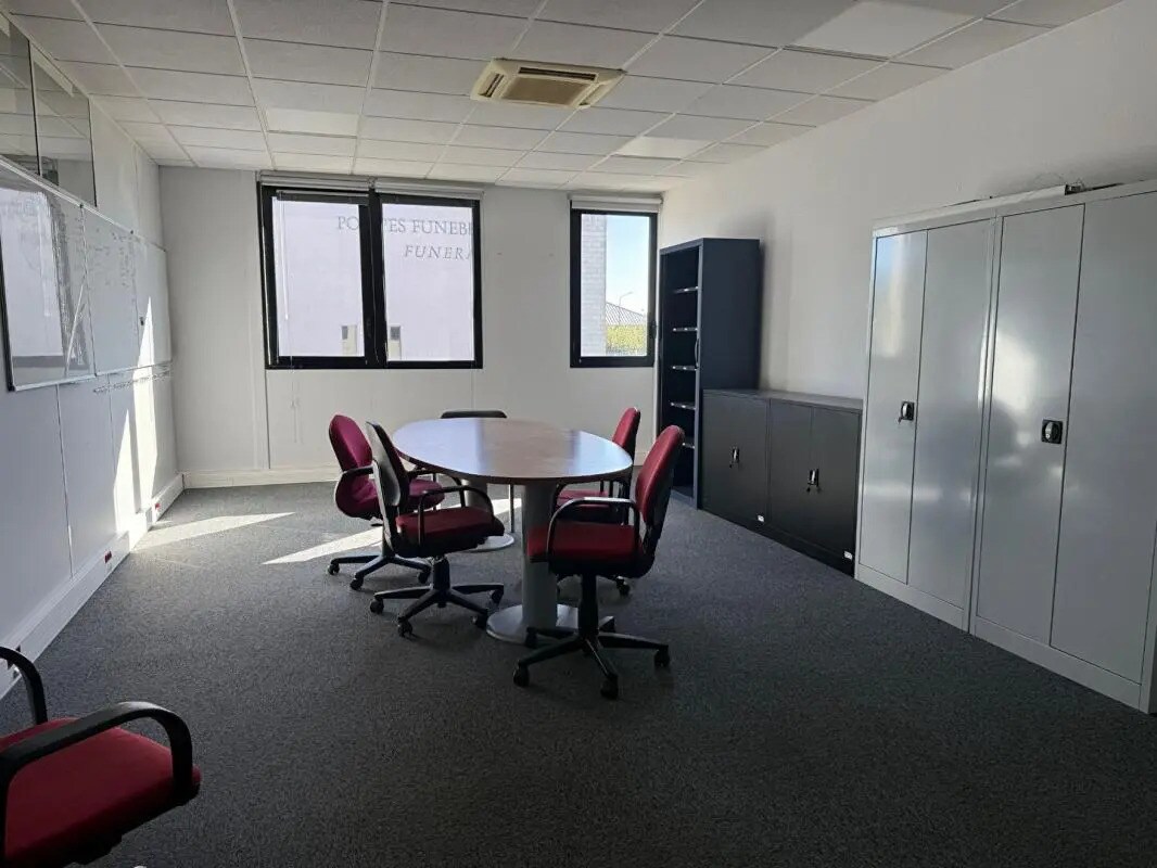 Office in Besançon for lease Interior Photo- Image 1 of 5
