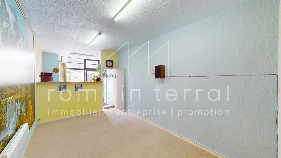 Retail in Limoges for sale Interior Photo- Image 1 of 7