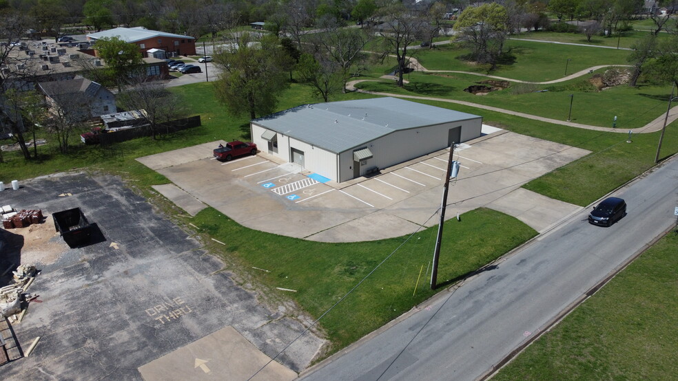 908 N Broughton St, Sherman, TX for lease - Aerial - Image 2 of 9