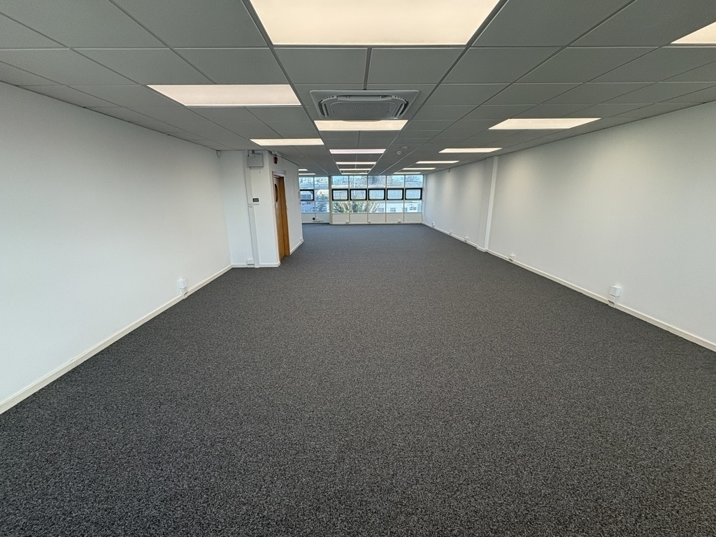 School Ln, Eastleigh for lease Interior Photo- Image 1 of 3